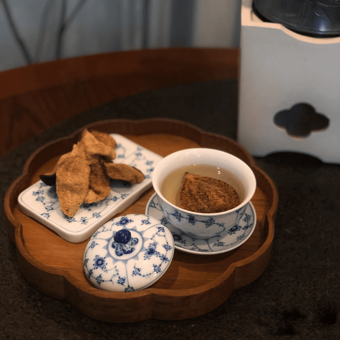 Why Cafés Should Choose Wooden Trays