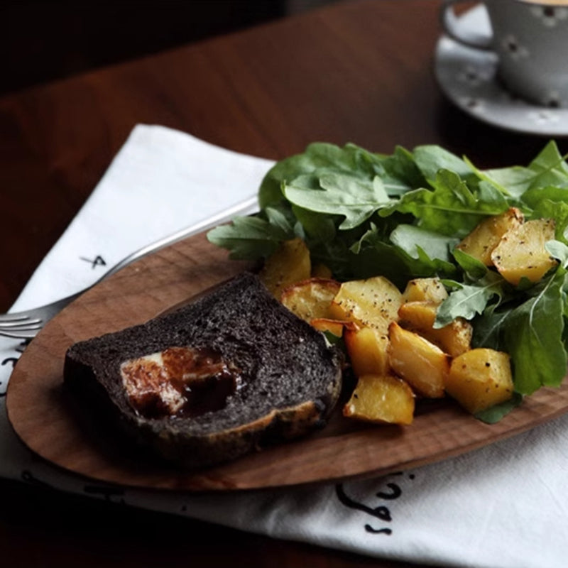 Handgeschnitzte Teller aus Walnussholz