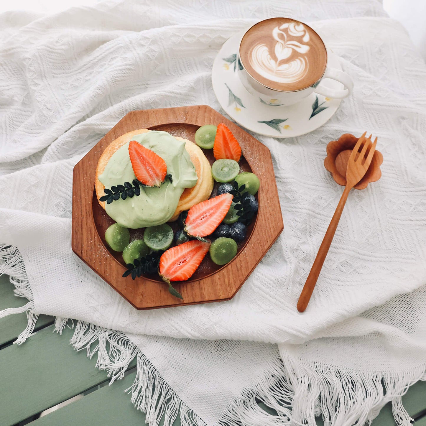 Assiette plate octogonale en bois